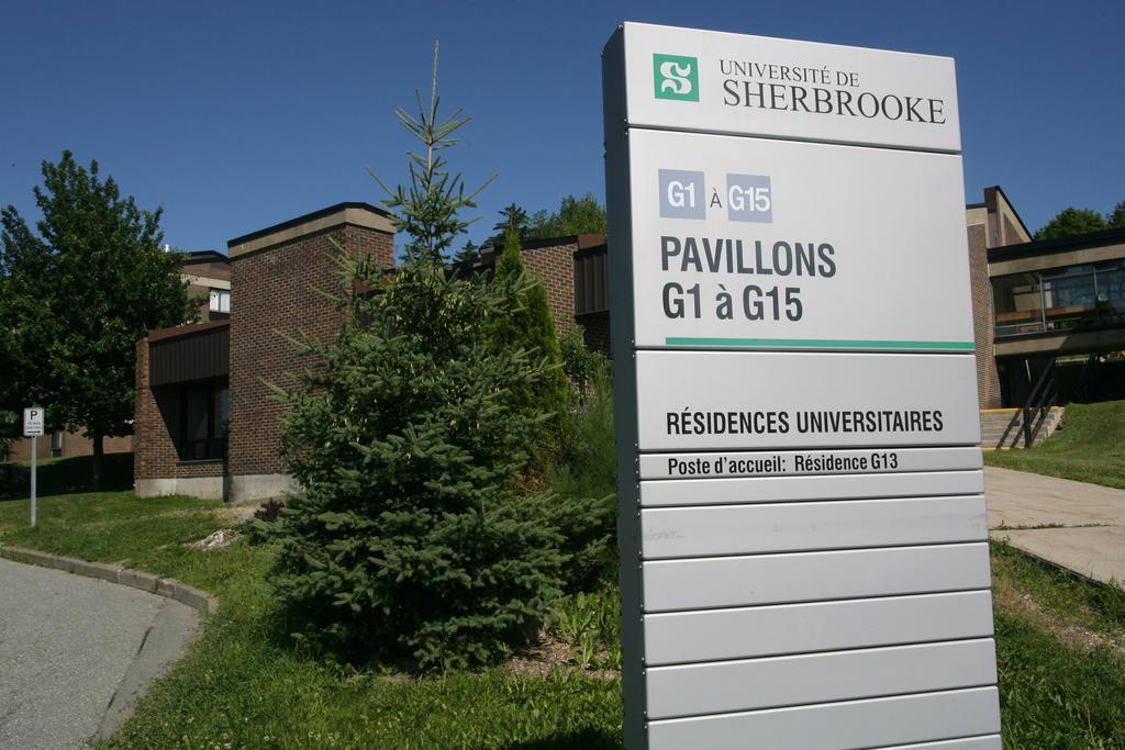 Au Campus-Hébergement hôtelier Université de Sherbrooke Exterior foto